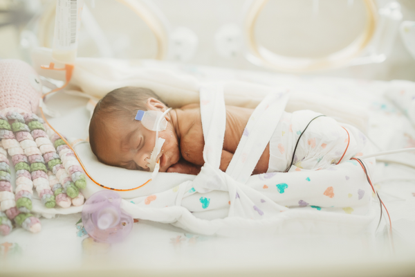 6 Preemie Bottles Experts Say Are Best for Feeding Premature Babies