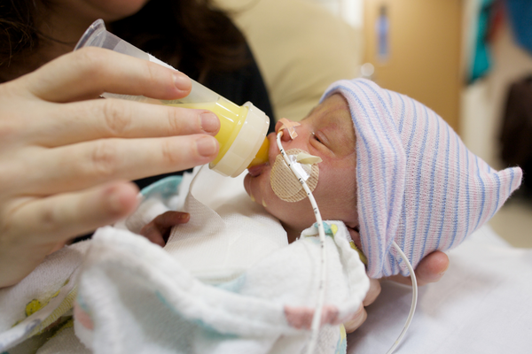 6 Preemie Bottles Experts Say Are Best for Feeding Premature Babies